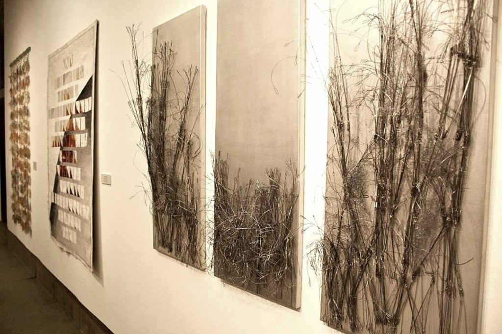 VI. Nemzetközi Textilművészeti Triennálé 2018 PÁZMÁNY Judit: EZÜST TRIPTICHON, 2018