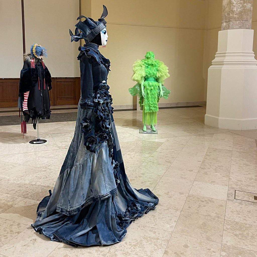 Balról: Nádasdi Katalin, Csanák Edit DLA, Szűcs Edit munkája